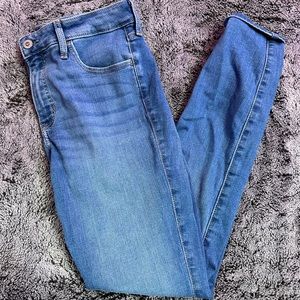 Hollister Mid-Rise Super Skinny Jean